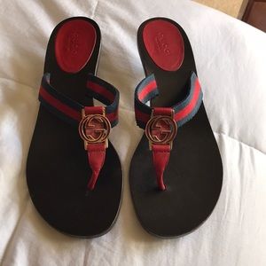 Gucci Sandals with Kitten Heel - navy/red
